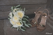 photo du bouquet et des chaussures de la mariée à camaret et travaillan par noelle gamand