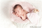 Photographie d'un bébé dormant dans un panier réalisée par Huitièm'art, photographe à Avignon (Vaucluse)